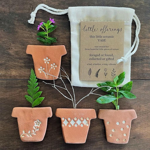 Little Offering Magnet / Terracotta Pot Plant Vase